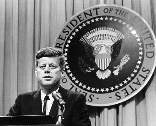FBI-ja ka zbuluar dy mijë e 400 dokumente të reja lidhur me vrasjen e Kennedy-t