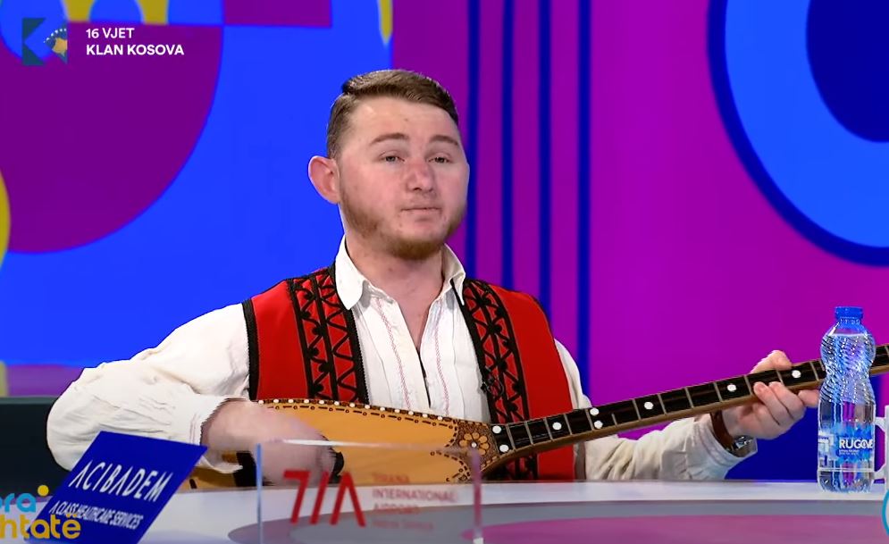 I riu "Shahir" ndez atmosferën e Pavarësisë në Klan Kosova (VIDEO) 