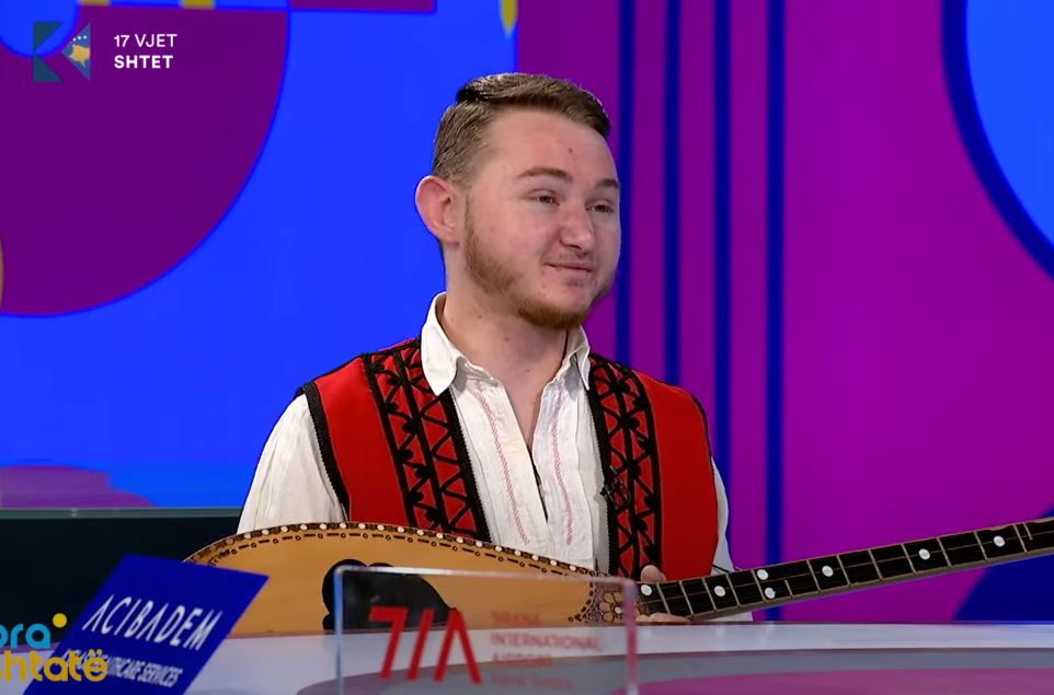I riu me sharki befason: "Nisa si 7 vjeçar me çifteli, përfundova me sharki" (VIDEO)