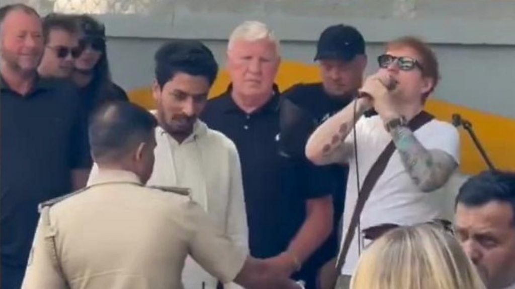  Nuk e njeh polici, këngëtarit Ed Sheeran i ndalet performanca në rrugë