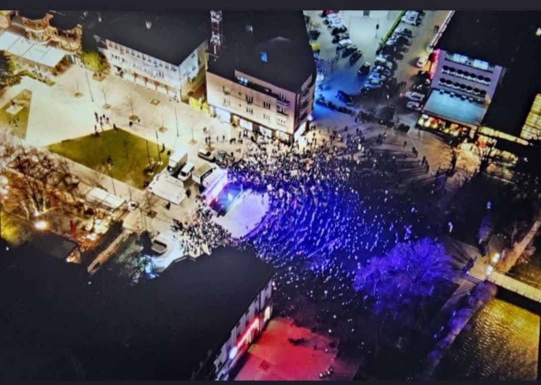 VV-ja e mbyll zbehtë fushatën në Pejë (VIDEO)