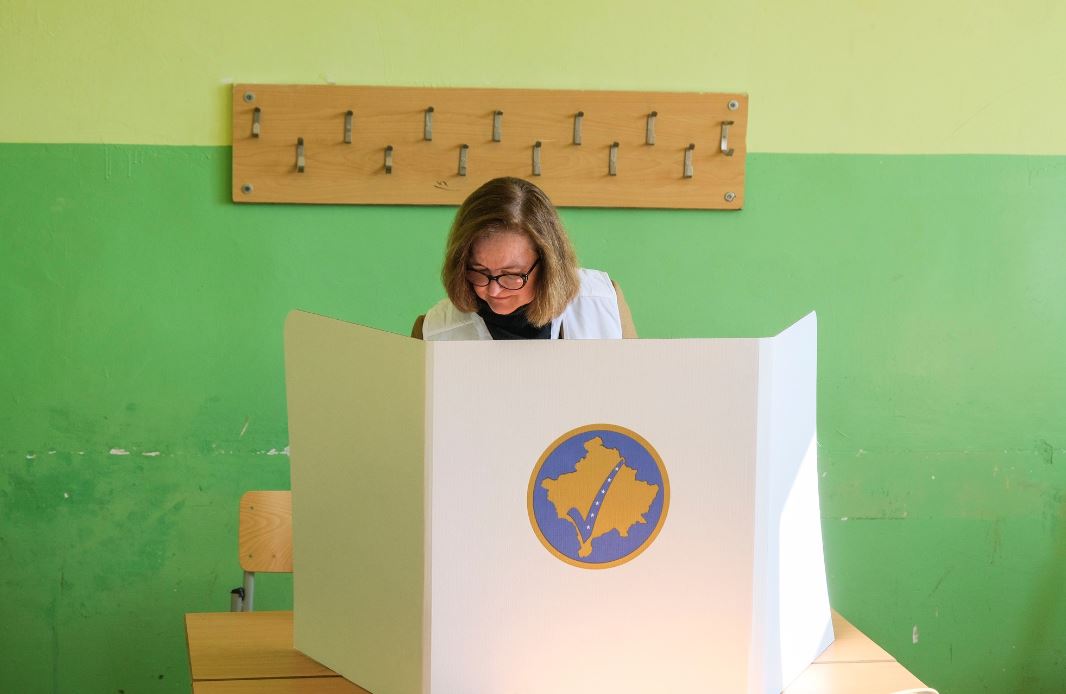 Pamje nga vizita e shefes së misionit monitorues të BE-së në Graçanicë