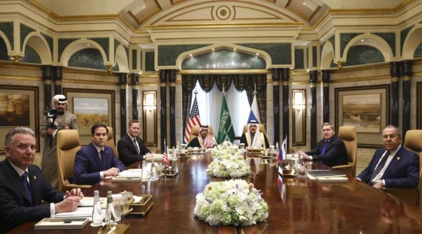 Zyrtarët e lartë amerikanë dhe rusë takohen për bisedime mbi luftën në Ukrainë pa Kievin