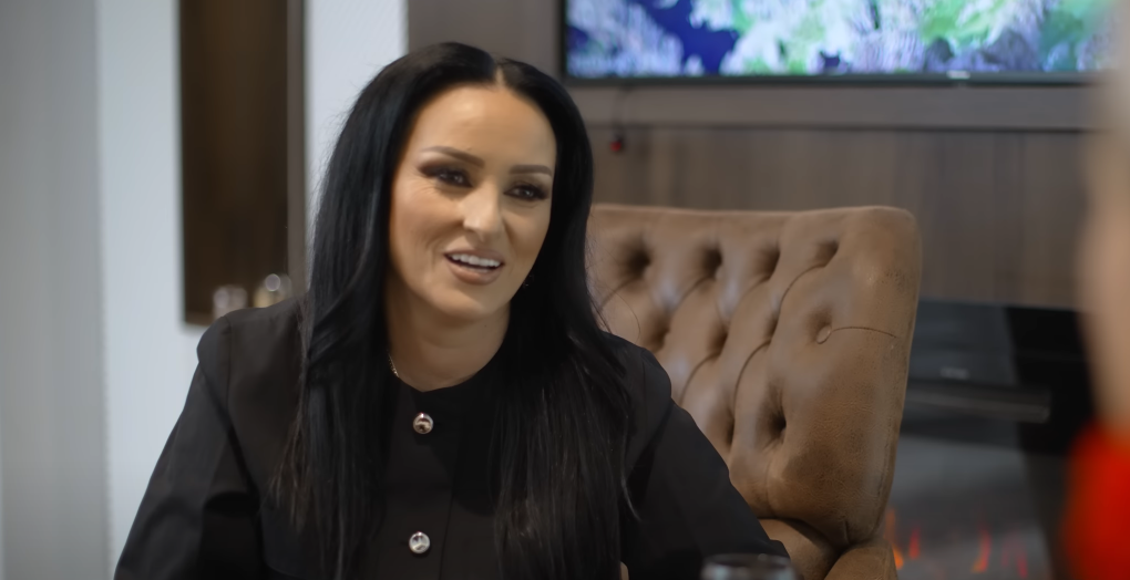 Motrat Mustafa u këndojnë kunatave (VIDEO)