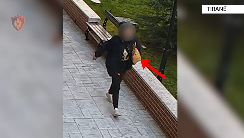 Vodhi çantën me 4.5 milionë lekë nga një veturë në Tiranë, arrestohet 46-vjeçari