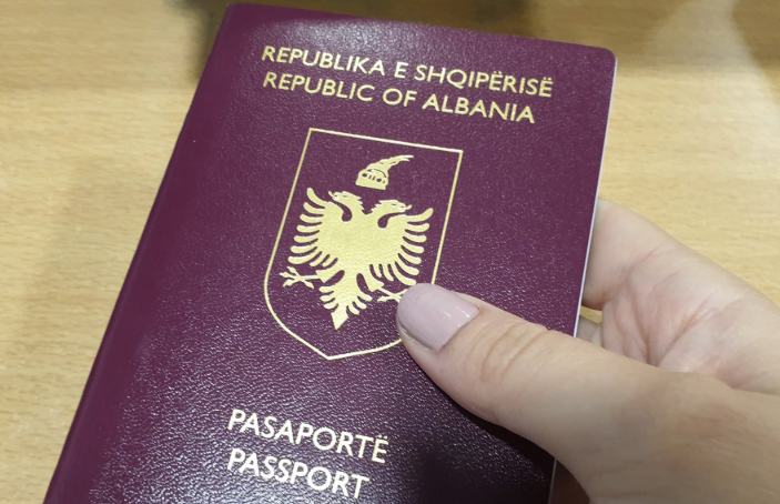 Miratohet vendimi në Shqipëri - qytetarët me dokumente të skaduara mund të votojnë më 11 maj