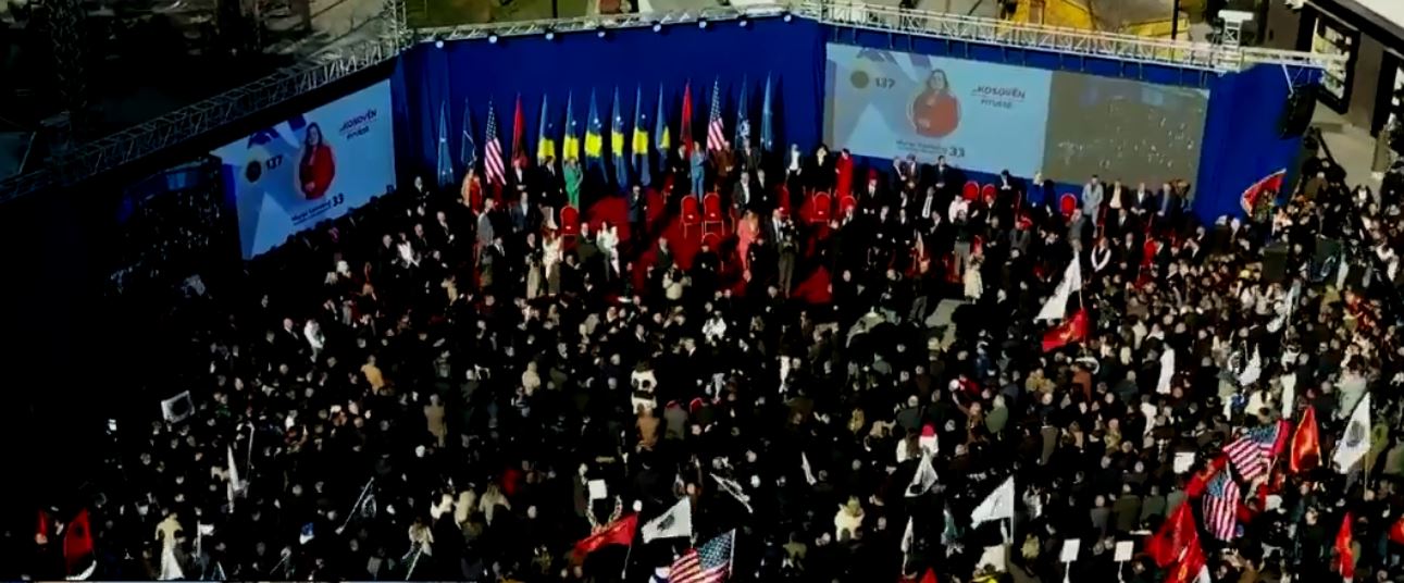Pejanët në numër të madh në tubimin përmbyllës të koalicionit Kosova Fituese (VIDEO)