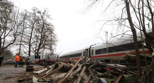 Hamburg: Aksident i rëndë mes një ICE dhe kamioni, një pasagjer humb jetën