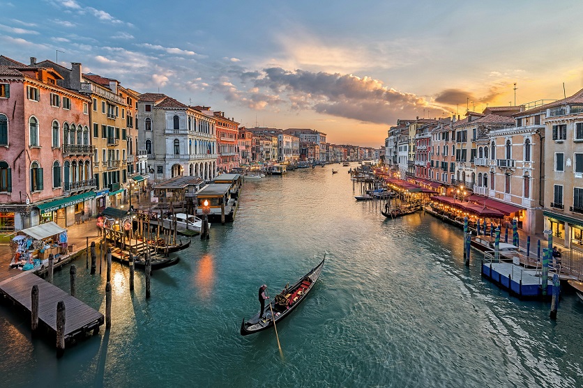 Venecia rrit tarifat për vizitorë, 10 euro hyrja në qytet