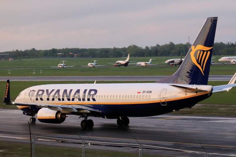 Fluturimi i Ryanair vonohet dy ditë për shkak të një maceje të fshehur