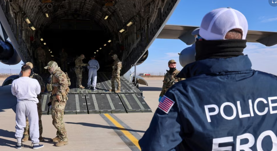 Arrijnë në Guantanamo, dhjetë emigrantët e paligjshëm më të rrezikshëm