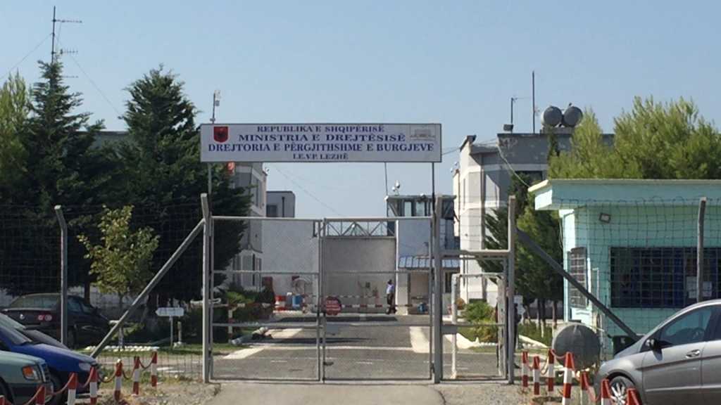 Shqipëri: I dënuari arratiset nga burgu i Shënkollit gjatë natës, policia nis kërkimet