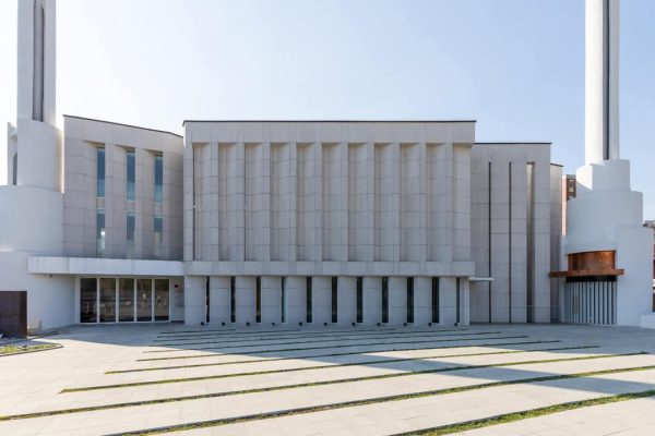 Xhamia shqiptare zgjedhet më e bukura në botë, flet arkitekti: Është projekt i pastër (VIDEO)