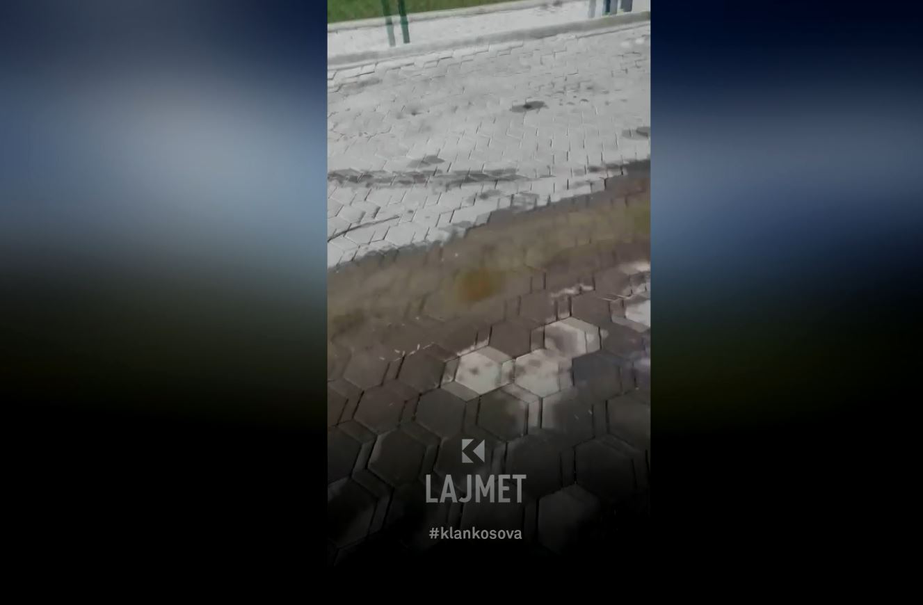 Në dy rrugë të Fushë Kosovës, qytetarët kanë problem me ujërat e zeza(VIDEO)
