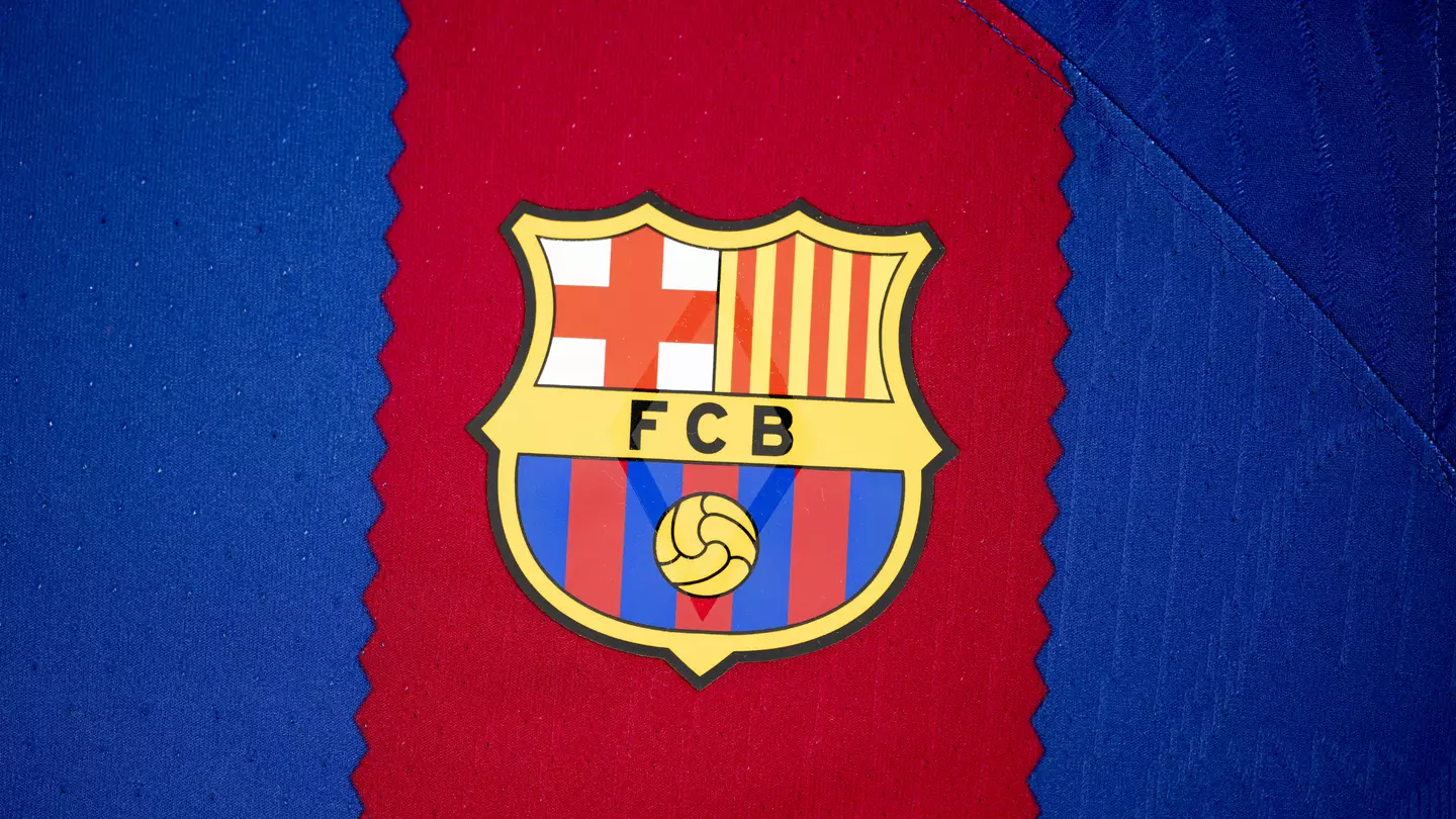 Më në fund zbulohet arsyeja pse Barcelona ka simbolin e flamurit anglez në stemën e klubit