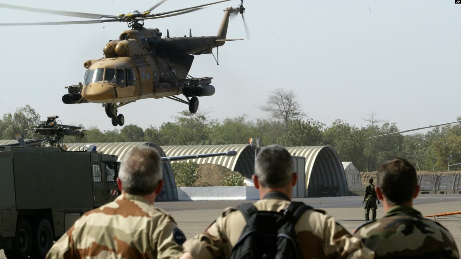 Dezinformimi rus nxit tërheqjen e trupave franceze nga Afrika