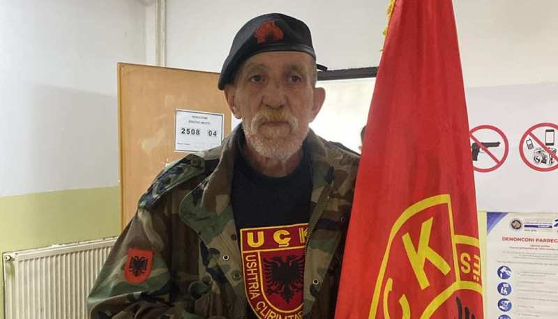 I veshur me uniformë, voton veterani i UÇK-së, Muhamet Kuka