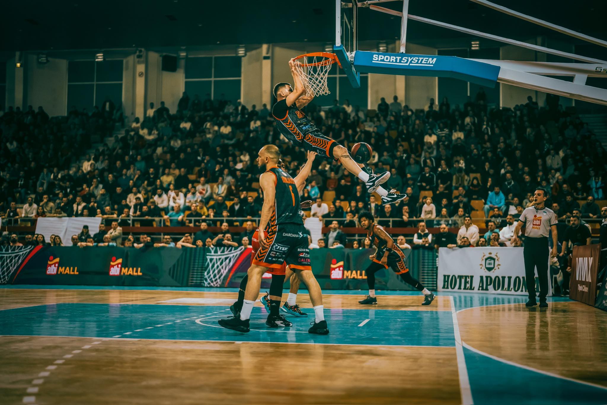 Bashkimi s'lejon befasi, e mposht Borën për ta mbajtur kreun e tabelës