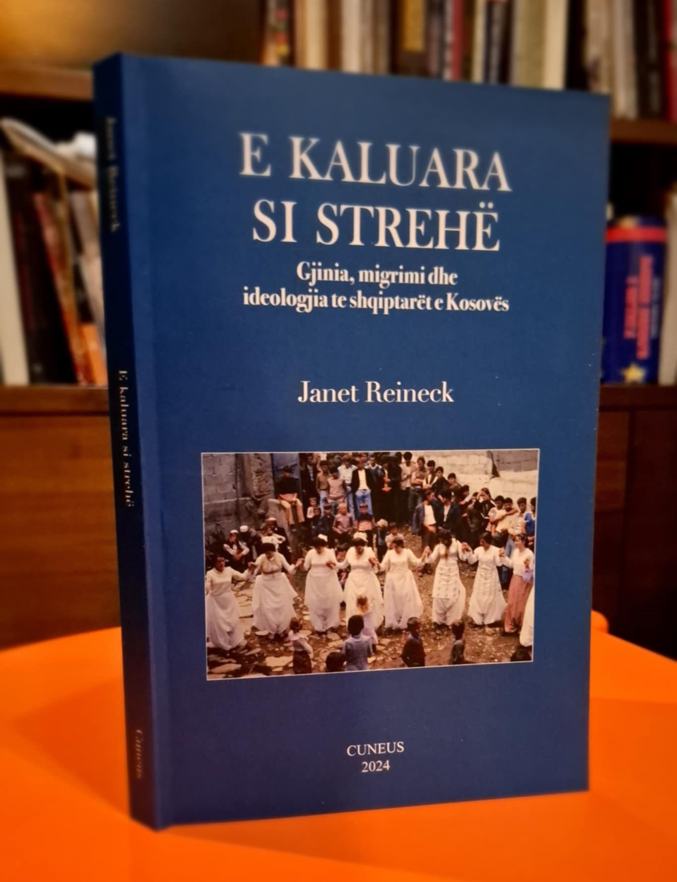 Sot promovohet libri për traditat shqiptare i autores Janet Reineck