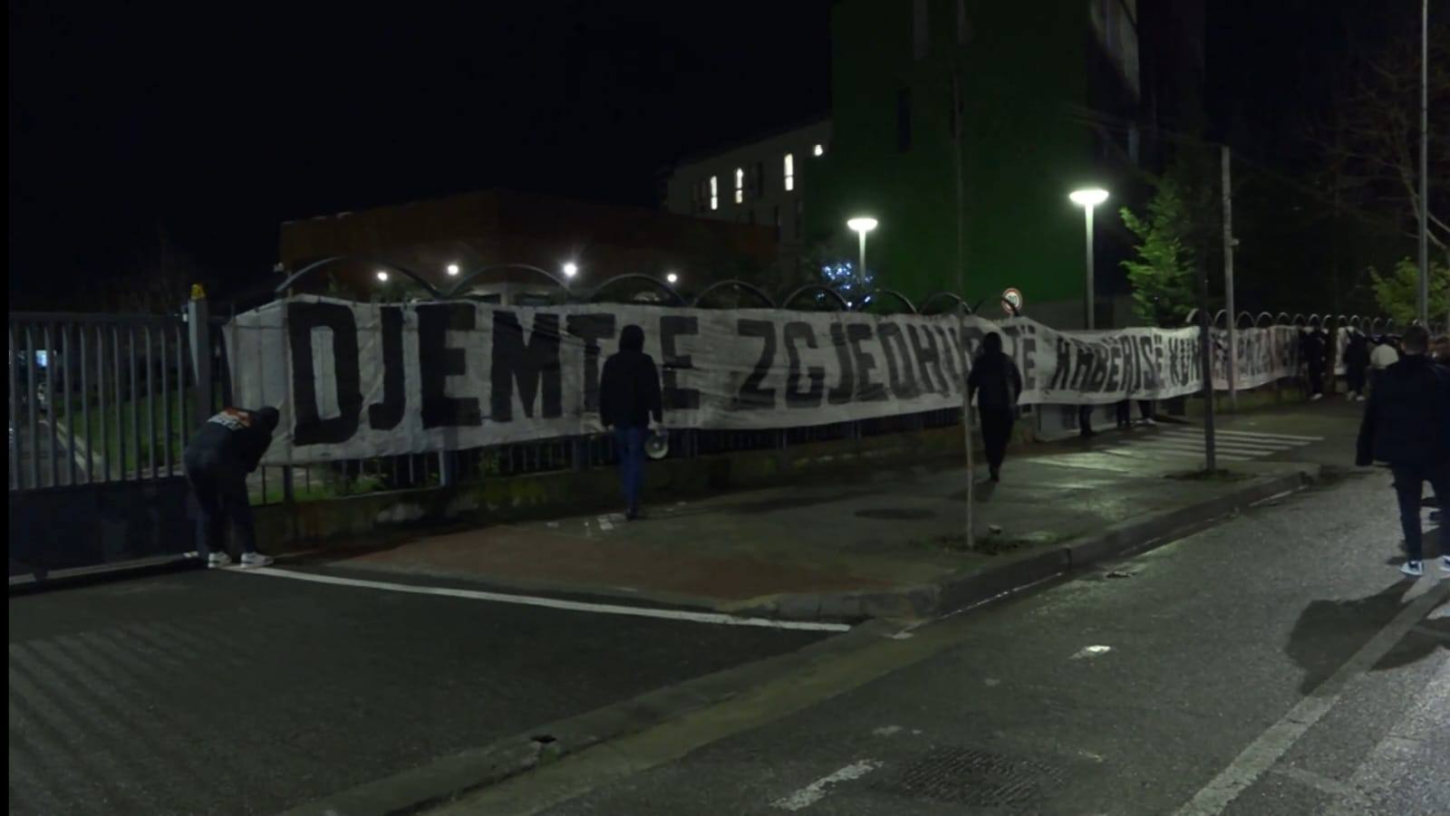 TKZ proteston para FShF-së: Djemtë e zgjedhur të Arberisë, kundër pazareve në emër të Shqipnisë