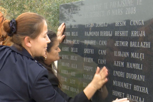 17 vjet nga tragjedia e Gërdecit, familjarët: Nuk po shohim dritë në fund të tunelit