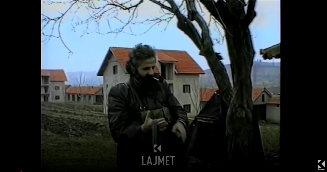 Shtatorja e Adem Jasharit në Prishtinë: "Më mirë vonë se hiç" (VIDEO)
