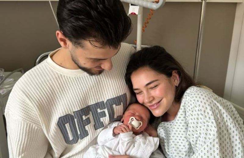 Alisa publikon një fotografi të bukur familjare