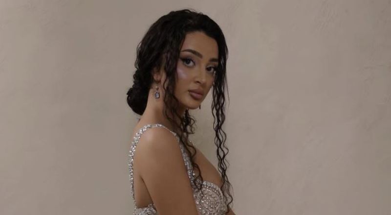 Ana Ejupi me poza para paqyrës, kësaj radhe pa Kevinin