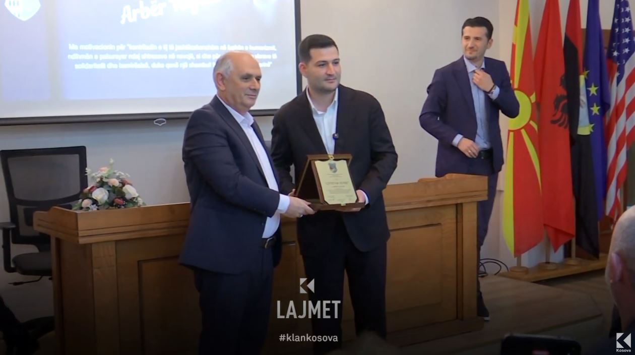 Nderimi për humanistin, Dibra e shpall Arbër Hajdarin “qytetar nderi”