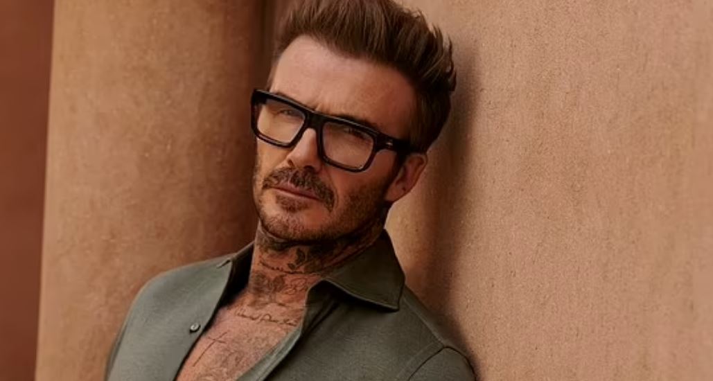Beckham pozon nga Maroku për koleksionin e ri të syzeve