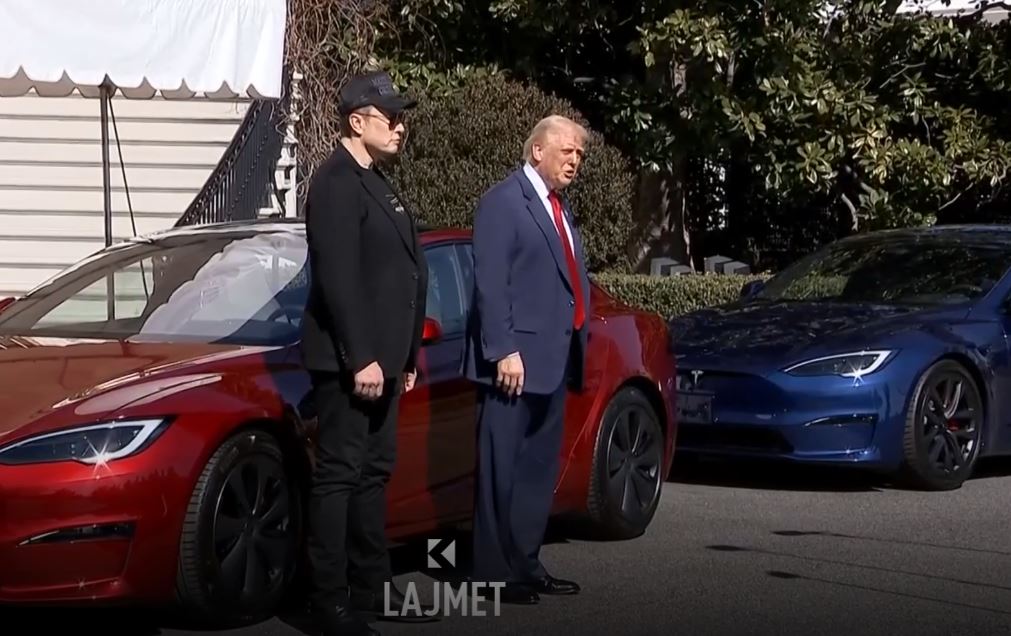 Blerja e Teslas - Trump nuk ka të drejtë të vozisë (VIDEO)