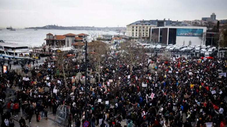 Më shumë se 1 mijë e 100 persona janë arrestuar nga protestat në Turqi