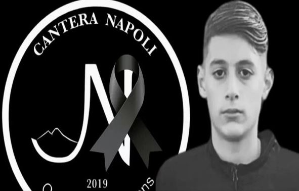 Tronditet Napoli: 14-vjeçari vdes në fushë para prindërve të tij