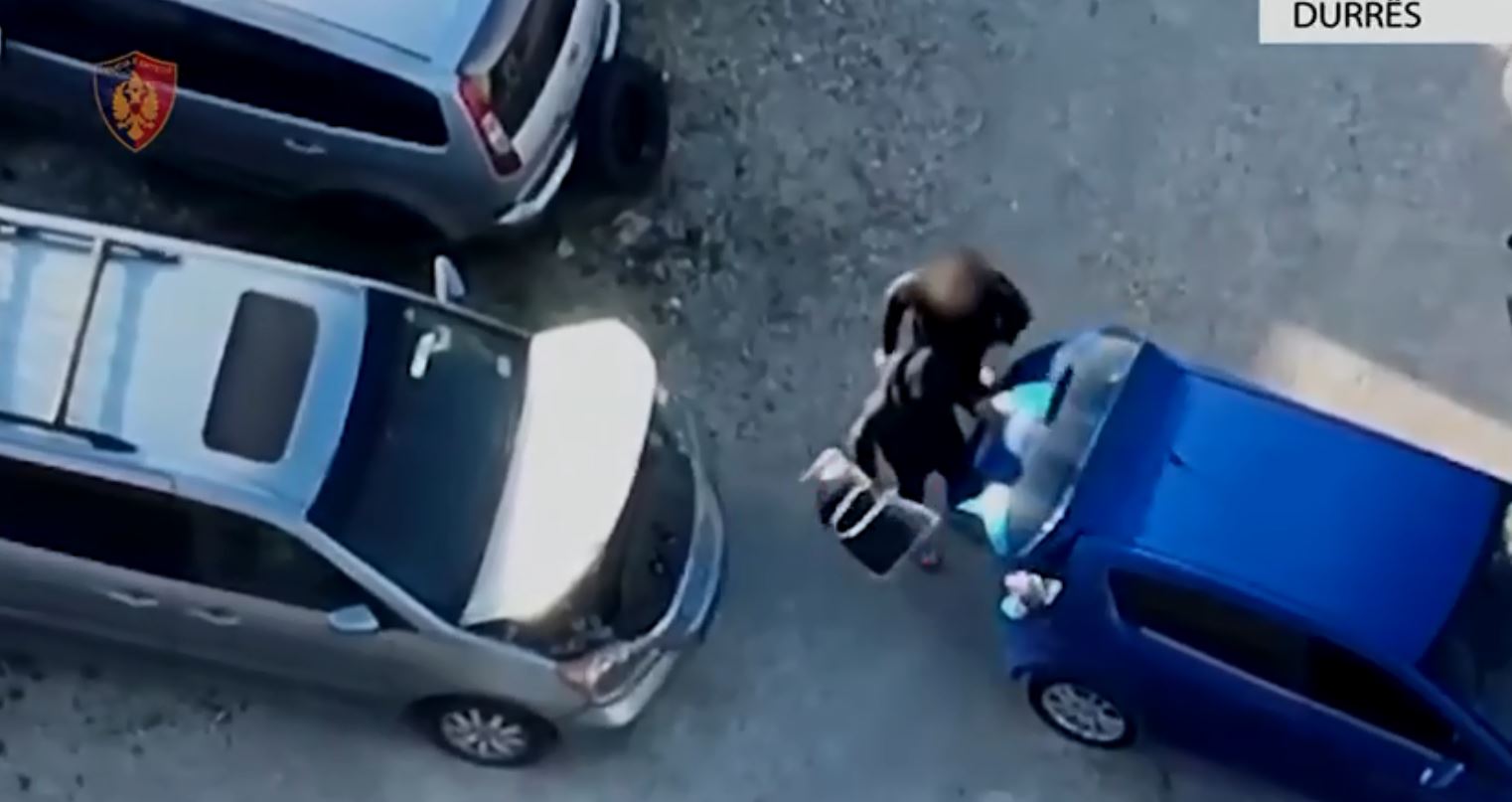 Shqipëri: Arrestohen tre persona, u kapen në flagrancë për shit-blerje të kanabisit