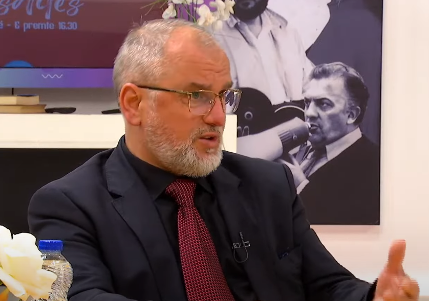 Teologu Flugaj tregon pse myslimanët duhet të vishen bukur për Bajram (VIDEO)
