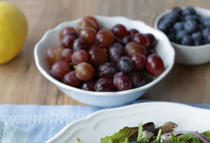 Doni të përmirësoni shikimin? Hani rrush