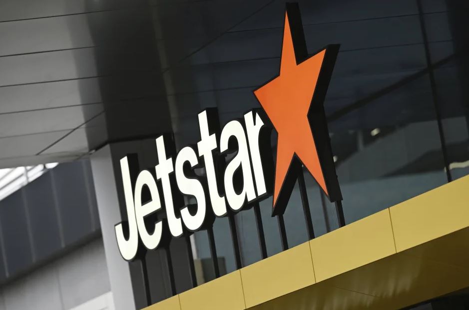 Një 17-vjeçar futet në aeroplan me armë në Australi, ndalet nga ish-boksieri