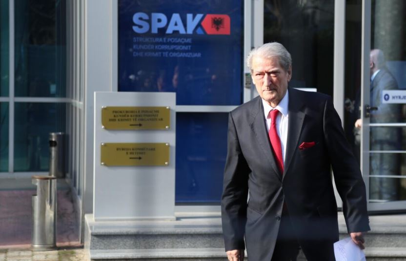 Sali Berisha kërkon heqjen e masës "detyrim paraqitje"