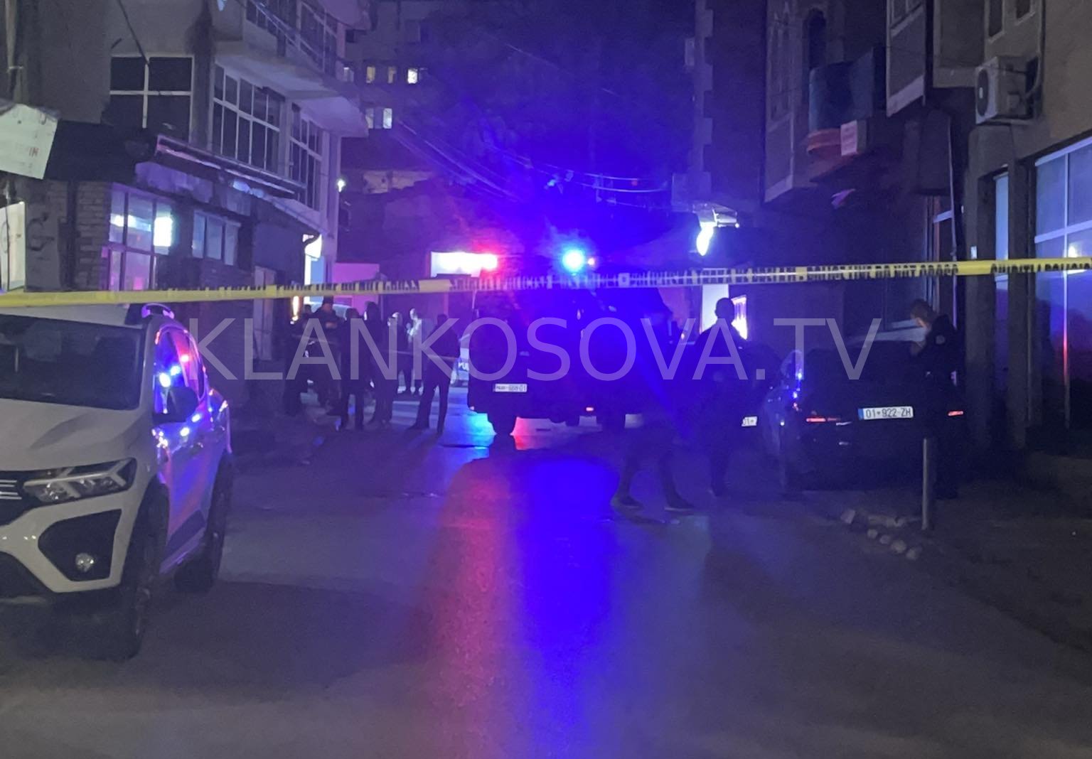 Policia i sekuestron armët që u përdorën për vrasjen dhe plagosjen në Prishtinë