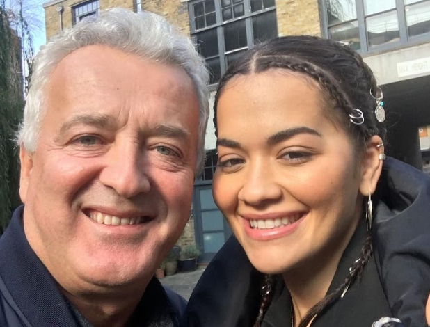 Rita Ora me një dedikim special për ditëlindjen e babait të saj 