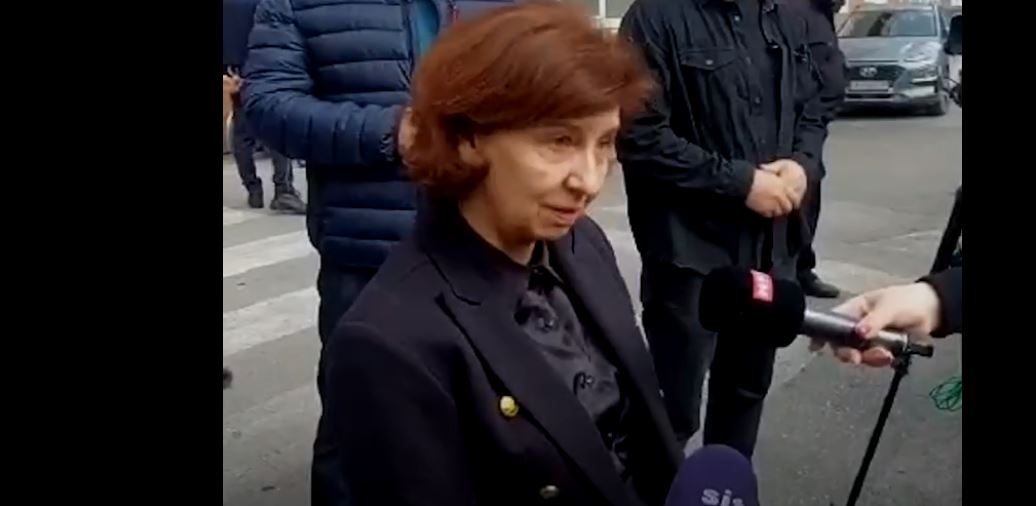 Siljanovska-Davkova i viziton të lënduarit nga zjarri në Koçan: Nuk mund ta kuptoj si ndodhi