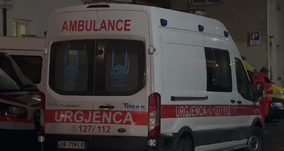 Aksident mes një automjeti dhe një motori në rrugën Lezhë-Shkodër, një person në gjendje të rëndë