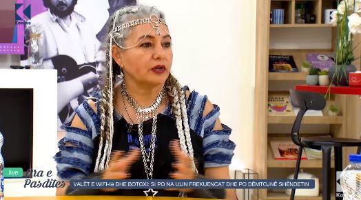Pastrohuni me uthull molle për të larguar energjinë e keqe (VIDEO)