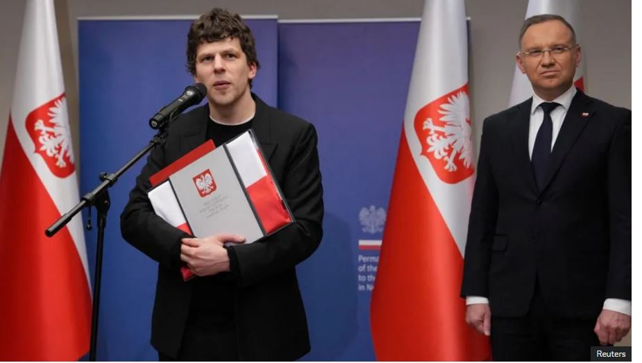 Historia e filmit "A Real Pain", aktori amerikan Jesse Eisenberg merr nënshtetësinë polake