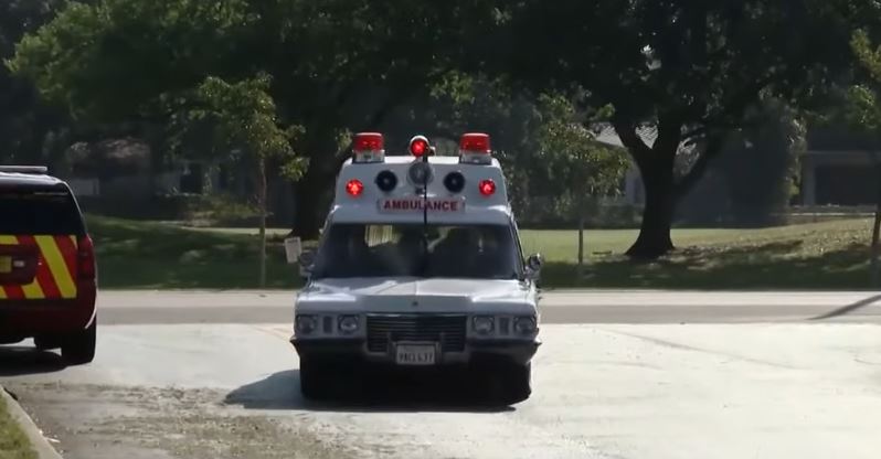 Autoambulanca antike bën udhëtimin 5,200 kilometërsh dhe thyen rekordin botëror (VIDEO)
