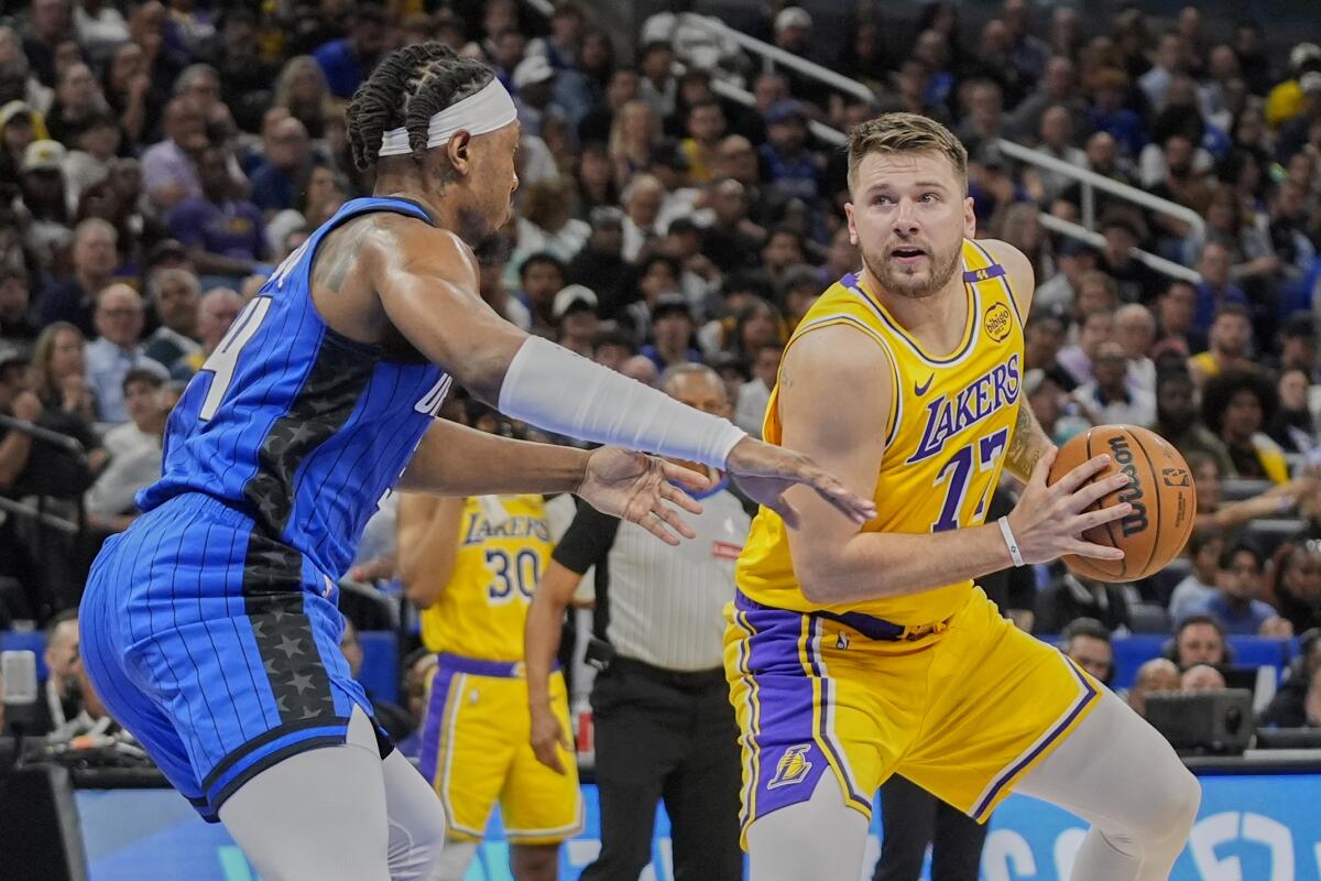Tri humbje me radhë për Lakers