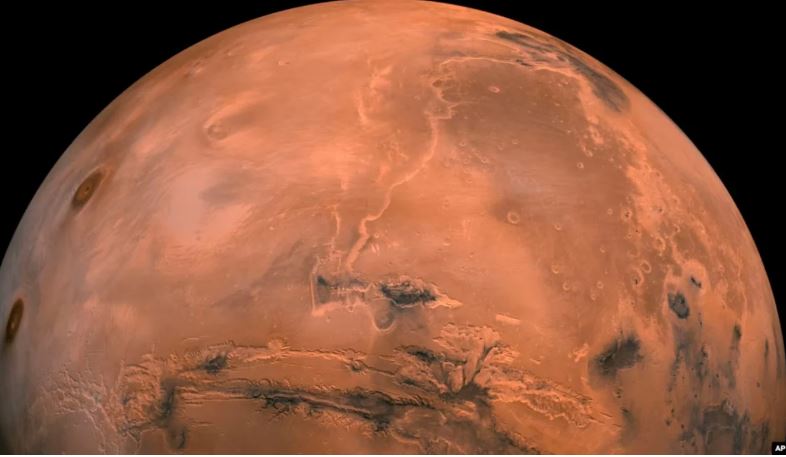 Studimi i ri tregon pse planeti Mars ka ngjyrë të kuqe