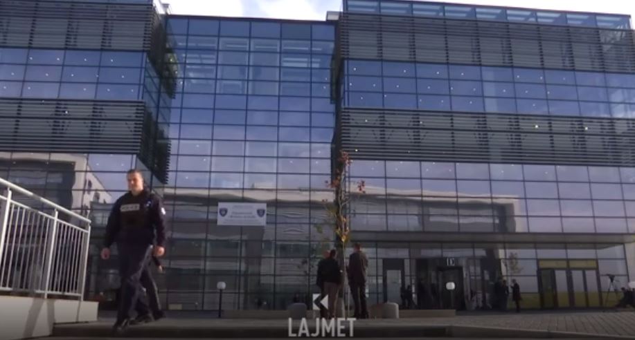 Shpërfilli gjykatën, por Kurti ende s'u gjobit (VIDEO)