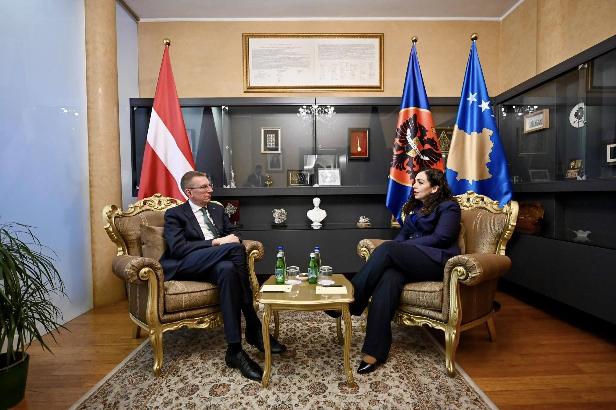 Presidentja Vjosa Osmani është takuar sot me homologun e saj letonez, Edgars Rinkevics.