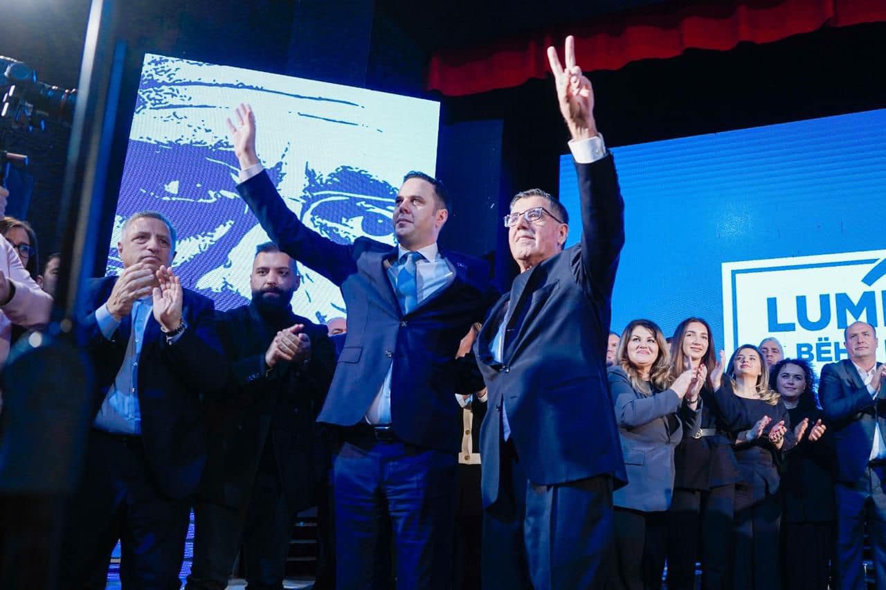 Haziri konfirmon takimet me opozitën: Në qeveri veç me Abdixhikun kryeministër – me LVV-në hiç